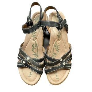 Easy Spirit Black Leather Sandals - 9.5 M